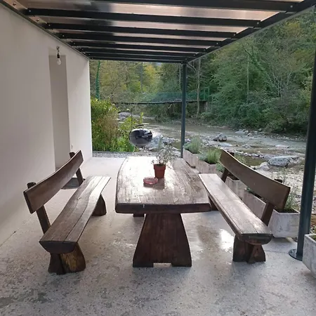 Riverside Feriehus *